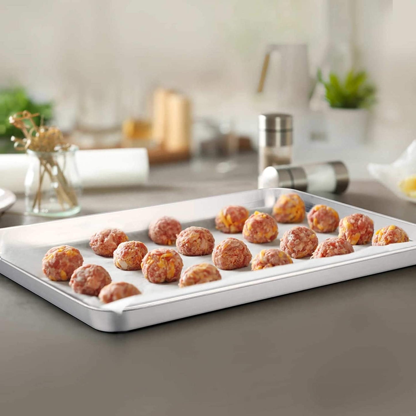 Baking tray with cookies
